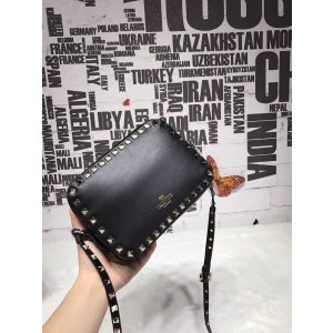 발렌티노 락스터드 크로스백 20CM V50162