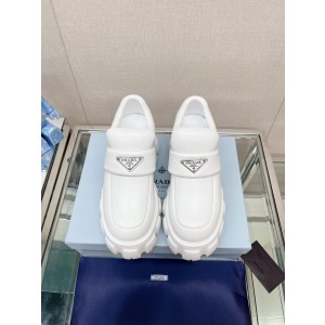 프라다 로퍼