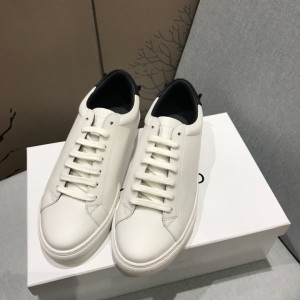 지방시 남여공용 스니커즈