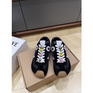 로에베 스니커즈